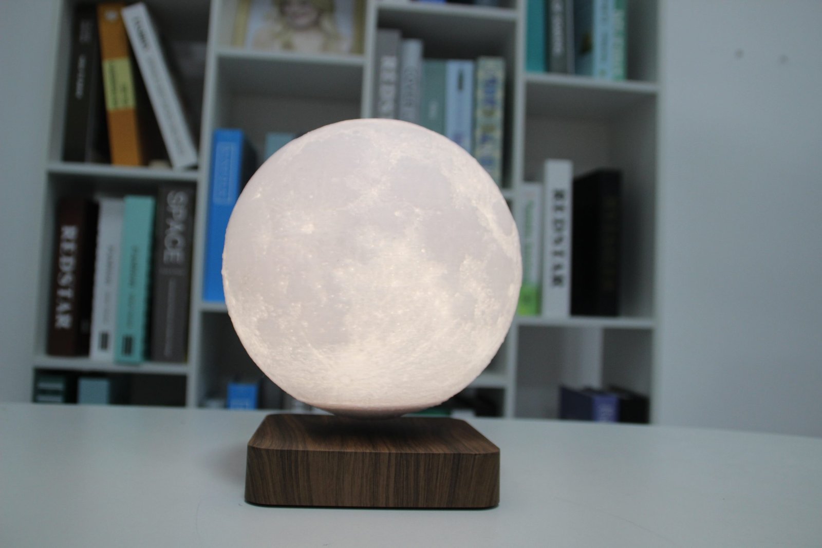 Floating Moon Lamp HCNT Technology